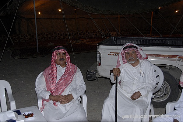 نقره لتكبير أو تصغير الصورة ونقرتين لعرض الصورة في صفحة مستقلة بحجمها الطبيعي