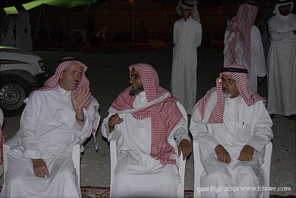 نقره لتكبير أو تصغير الصورة ونقرتين لعرض الصورة في صفحة مستقلة بحجمها الطبيعي