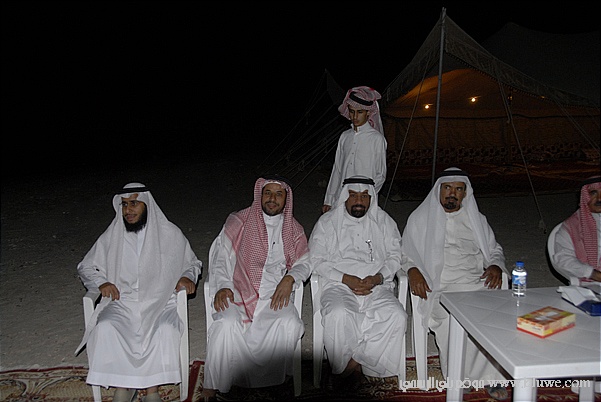 نقره لتكبير أو تصغير الصورة ونقرتين لعرض الصورة في صفحة مستقلة بحجمها الطبيعي