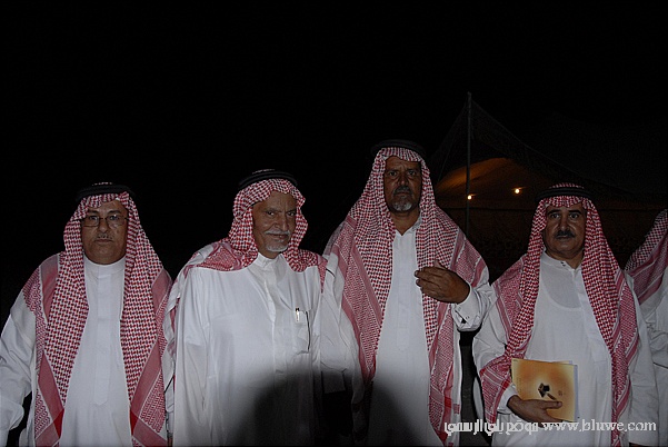 نقره لتكبير أو تصغير الصورة ونقرتين لعرض الصورة في صفحة مستقلة بحجمها الطبيعي