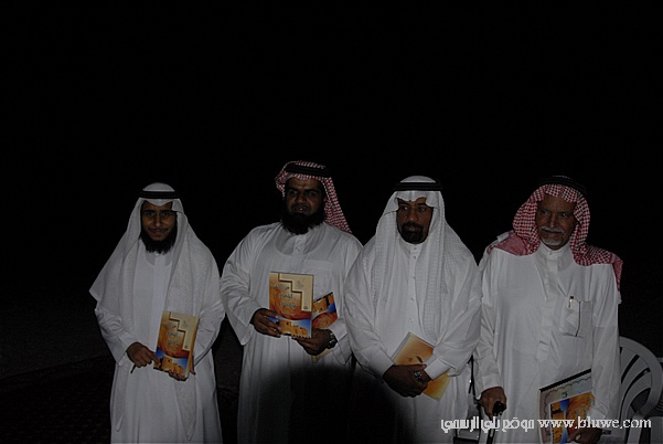 نقره لتكبير أو تصغير الصورة ونقرتين لعرض الصورة في صفحة مستقلة بحجمها الطبيعي