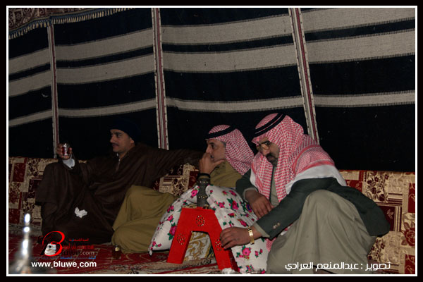 نقره لتكبير أو تصغير الصورة ونقرتين لعرض الصورة في صفحة مستقلة بحجمها الطبيعي