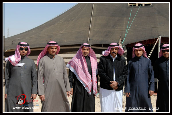 نقره لتكبير أو تصغير الصورة ونقرتين لعرض الصورة في صفحة مستقلة بحجمها الطبيعي