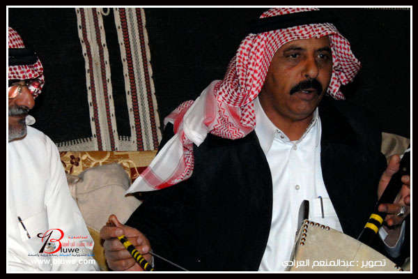 نقره لتكبير أو تصغير الصورة ونقرتين لعرض الصورة في صفحة مستقلة بحجمها الطبيعي