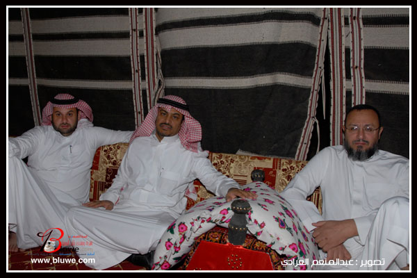 نقره لتكبير أو تصغير الصورة ونقرتين لعرض الصورة في صفحة مستقلة بحجمها الطبيعي