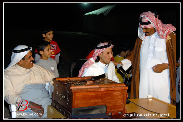 نقره لتكبير أو تصغير الصورة ونقرتين لعرض الصورة في صفحة مستقلة بحجمها الطبيعي