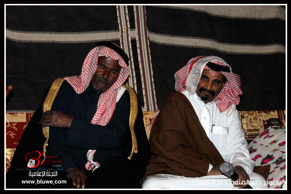 نقره لتكبير أو تصغير الصورة ونقرتين لعرض الصورة في صفحة مستقلة بحجمها الطبيعي