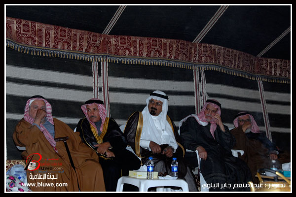 نقره لتكبير أو تصغير الصورة ونقرتين لعرض الصورة في صفحة مستقلة بحجمها الطبيعي