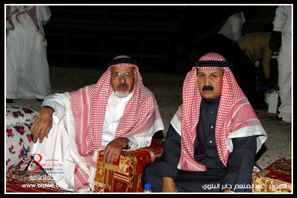 نقره لتكبير أو تصغير الصورة ونقرتين لعرض الصورة في صفحة مستقلة بحجمها الطبيعي