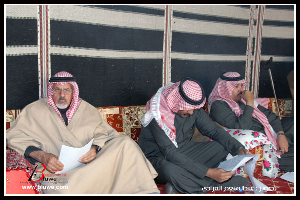 نقره لتكبير أو تصغير الصورة ونقرتين لعرض الصورة في صفحة مستقلة بحجمها الطبيعي