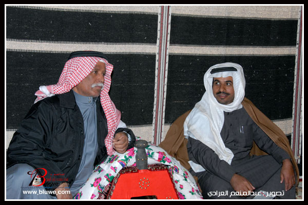 نقره لتكبير أو تصغير الصورة ونقرتين لعرض الصورة في صفحة مستقلة بحجمها الطبيعي