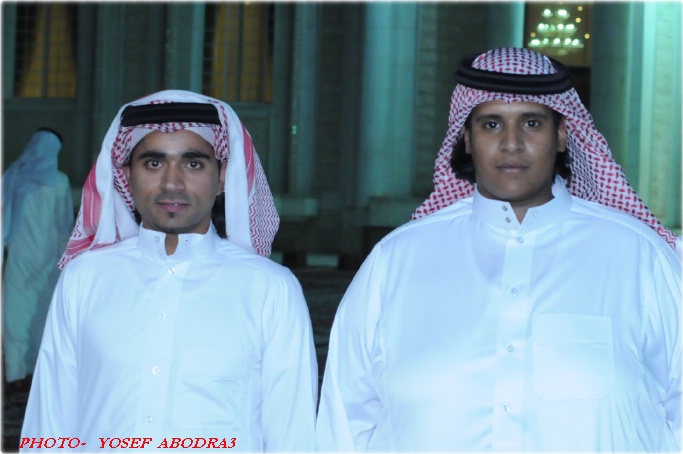 نقره لتكبير أو تصغير الصورة ونقرتين لعرض الصورة في صفحة مستقلة بحجمها الطبيعي