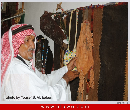 نقره لتكبير أو تصغير الصورة ونقرتين لعرض الصورة في صفحة مستقلة بحجمها الطبيعي