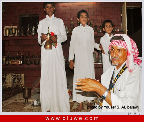 نقره لتكبير أو تصغير الصورة ونقرتين لعرض الصورة في صفحة مستقلة بحجمها الطبيعي